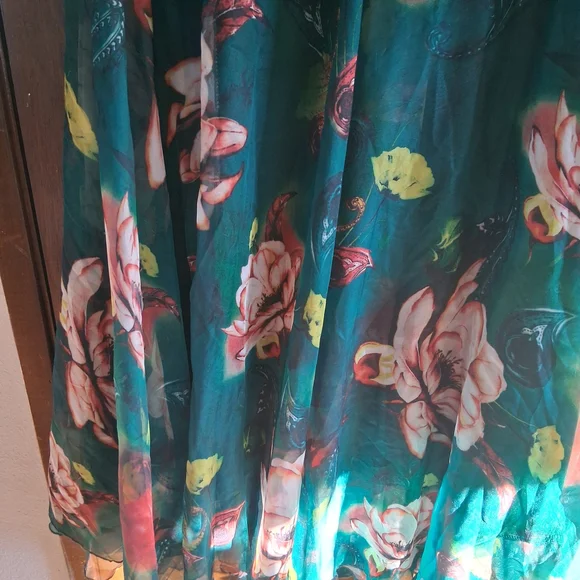 Elegant Floral Maxi Skirt - Picture 3 of 4